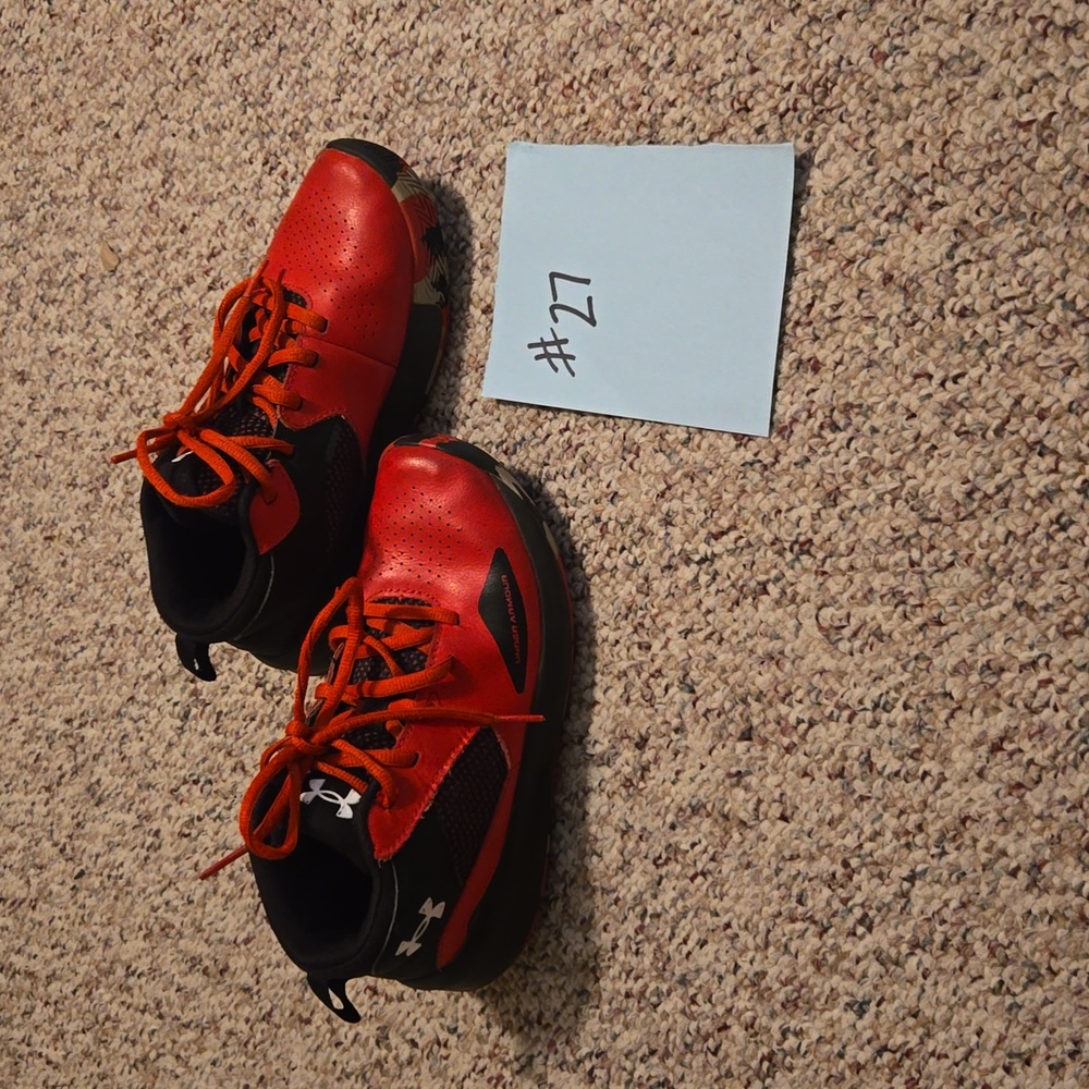 Boys size 2.5 under armor humble and hungry shoes